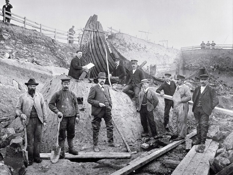Раскопка корабля викингов в Норвегии. 1904 год.