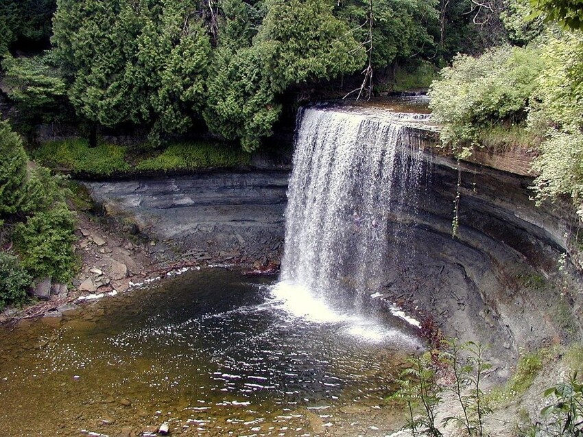 Водопад "Фата", расположенный, на острове