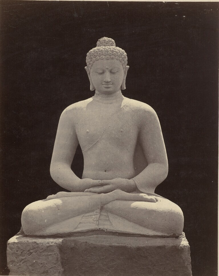 Статуи Будды в Боробудуре