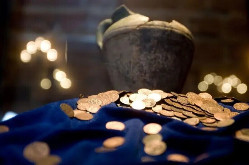 Как наши предки хранили деньги и драгоценности без банков и сейфов