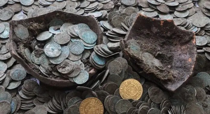 Как наши предки хранили деньги и драгоценности без банков и сейфов