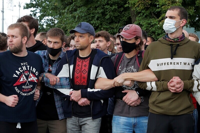 Майданщики в Белоруссии сменили тактику: «Новая газета» активно помогает раскачать толпу