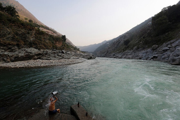 Место слияния рек Алакнанда и Бхагиратхи, притоков Ганга.