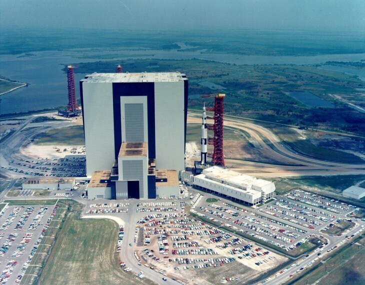 3. Здание вертикальной сборки НАСА настолько огромно, что имеет собственный прогноз погоды