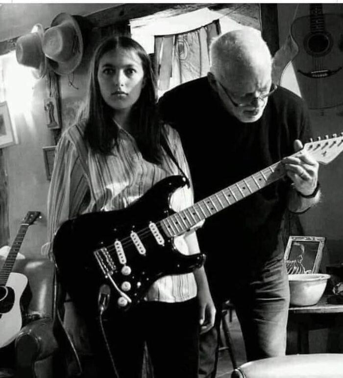 9. Когда ты просто хочешь поиграть на гитаре, но твой отец – тот самый мужик из Pink Floyd.