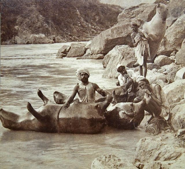 Надувные лодки из кожи буйволов, 1900, Индия.