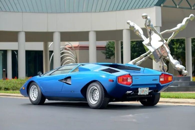 Редкий Lamborghini с «перископом» на крыше продадут с аукциона