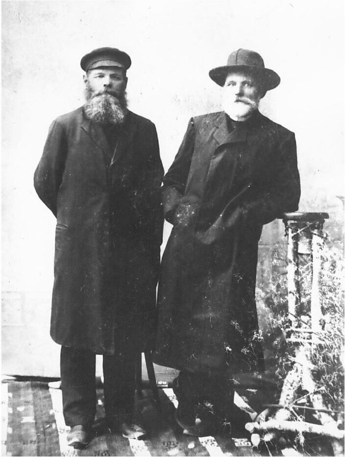 Пишпекские старосты. Алексей Дмитриевич Пушников -слева- м Илья Фёдорович Терентьев