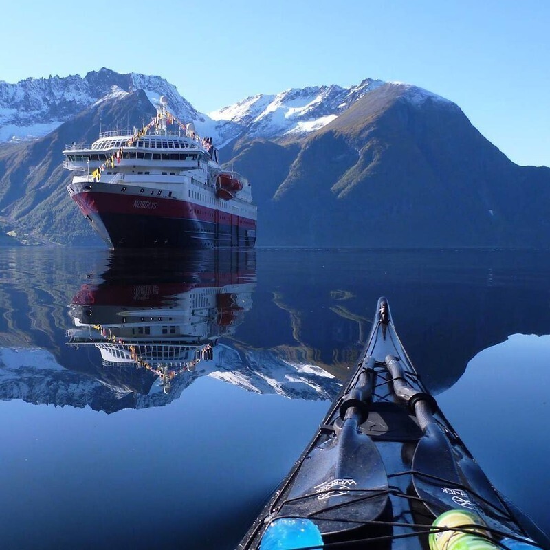 Каякер делает потрясающие фотографии норвежских фьордов и публикует их в Instagram*
