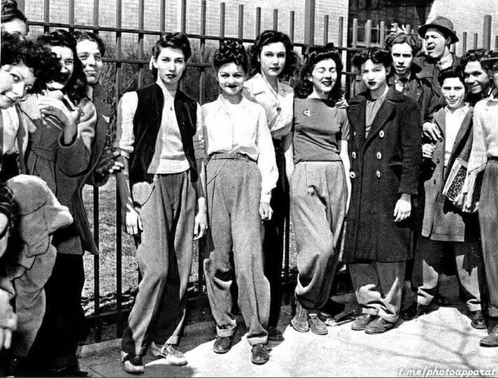 Тестирование нового школьного дресс-кода с брюками для девочек, Бруклин, 1940 год.