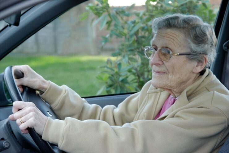 Продолжительность жизни выросла: в России станет больше аварий с водителями-пенсионерами?