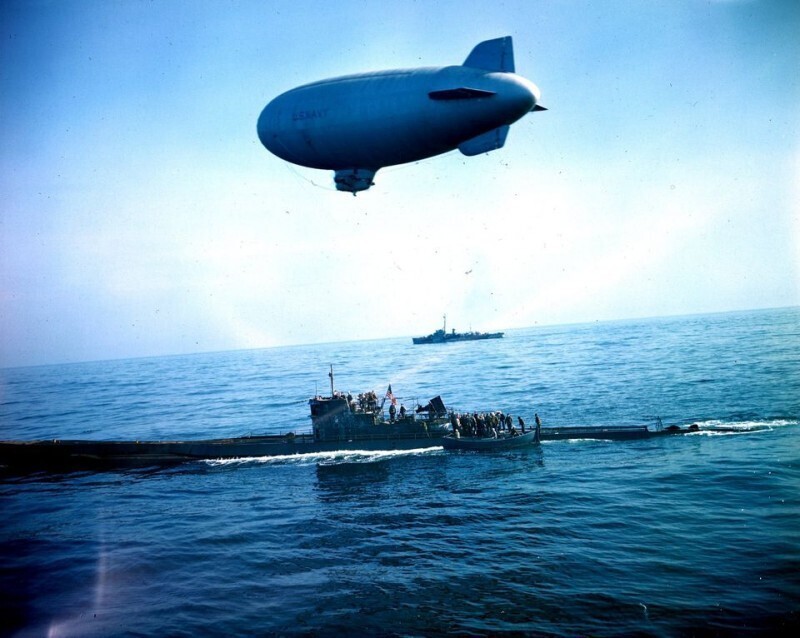 Немецкая подводная лодка U-858 сдаётся у форта Майлз, Делавэр, 14 мая 1945 года.