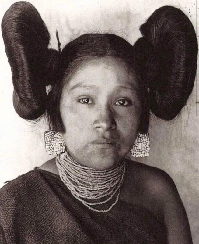Индианка из североамериканского племени хопи с традиционной для незамужних девушек прической, ставшая прототипом образа принцессы Леи из "Звездных войн".