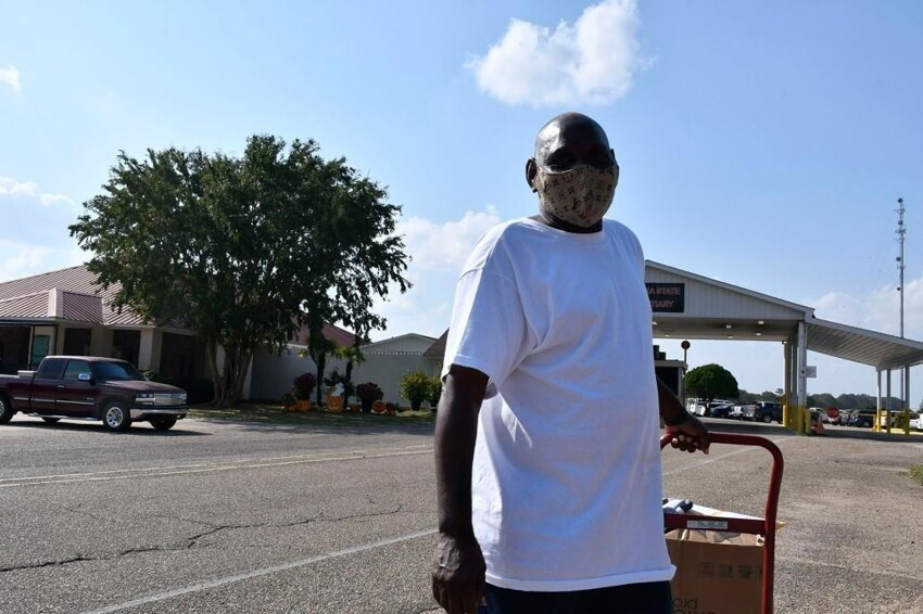 Житель Луизианы, приговоренный к пожизненному за кражу ножниц, вышел по УДО