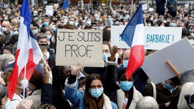 Люди Франции потеряли свободу слова