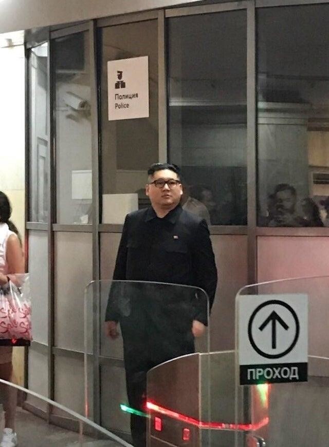 Просто Ким Чен Ын в метро