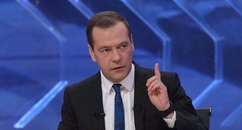 Медведев заявил, что в России удалось создать условия совмещения очного и дистанционного образования
