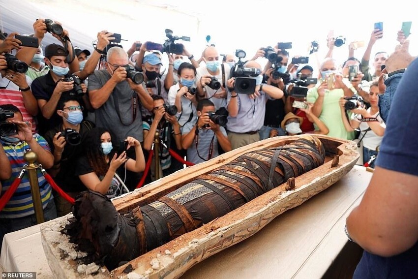  В Египте нашли огромный тайник с древними саркофагами возрастом 2500 лет  