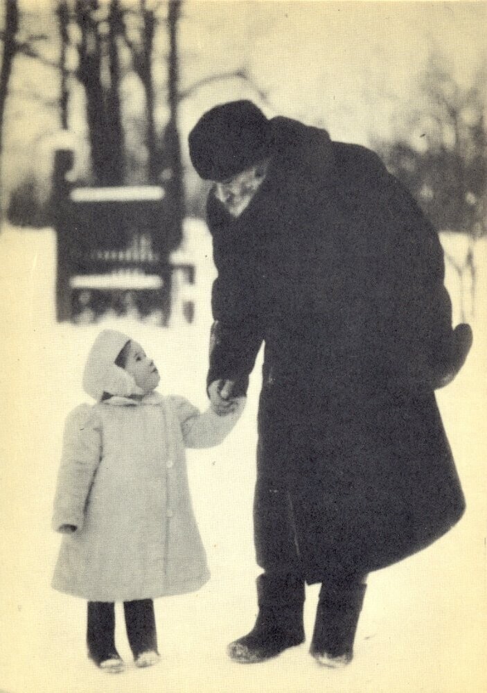 1908 год, Ясная Поляна. Л.Н.Толстой с внучкой Танечкой