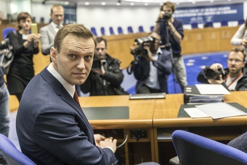 Финансовая пирамида Навального: заплати тысячу – получи миллион и с ближним поделись