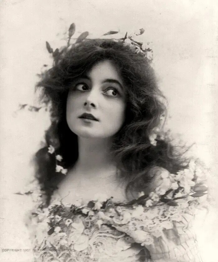 Мари Доро была американской актрисой начала эпохи немого кино. 
