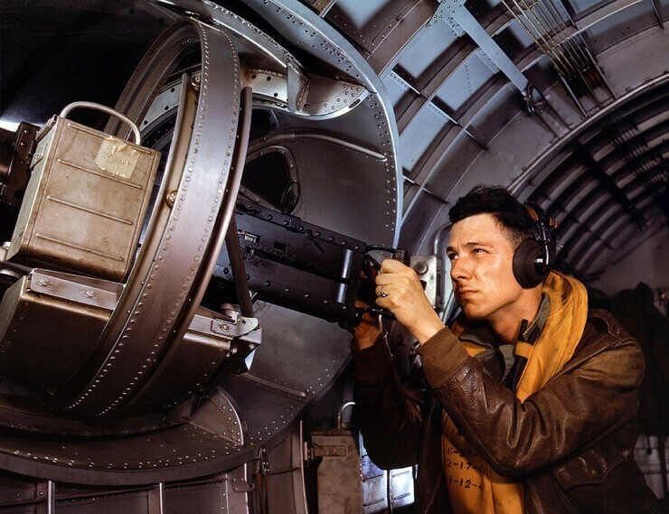 Май 1942 г. Лэнгли Филд, штат Вирджиния. Проверка бомбардировщика YB-17