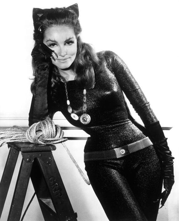 Джули Ньюмар (Julie Newmar) в роли Женщины-кошки в телесериале «Бэтмен» (1966-1967).