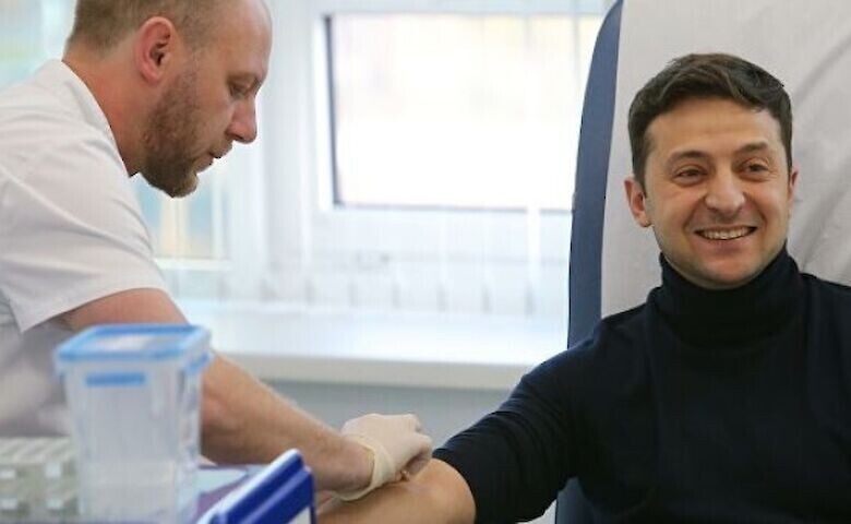 Украинский эпидемиолог рассказал, что хваленая Зеленским вакцина от ковида – афера для пиара