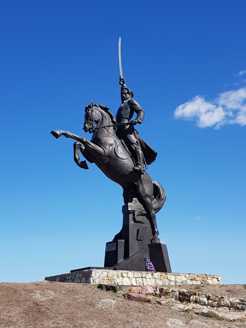 Памятный знак "Донским казакам - защитникам Отечества"