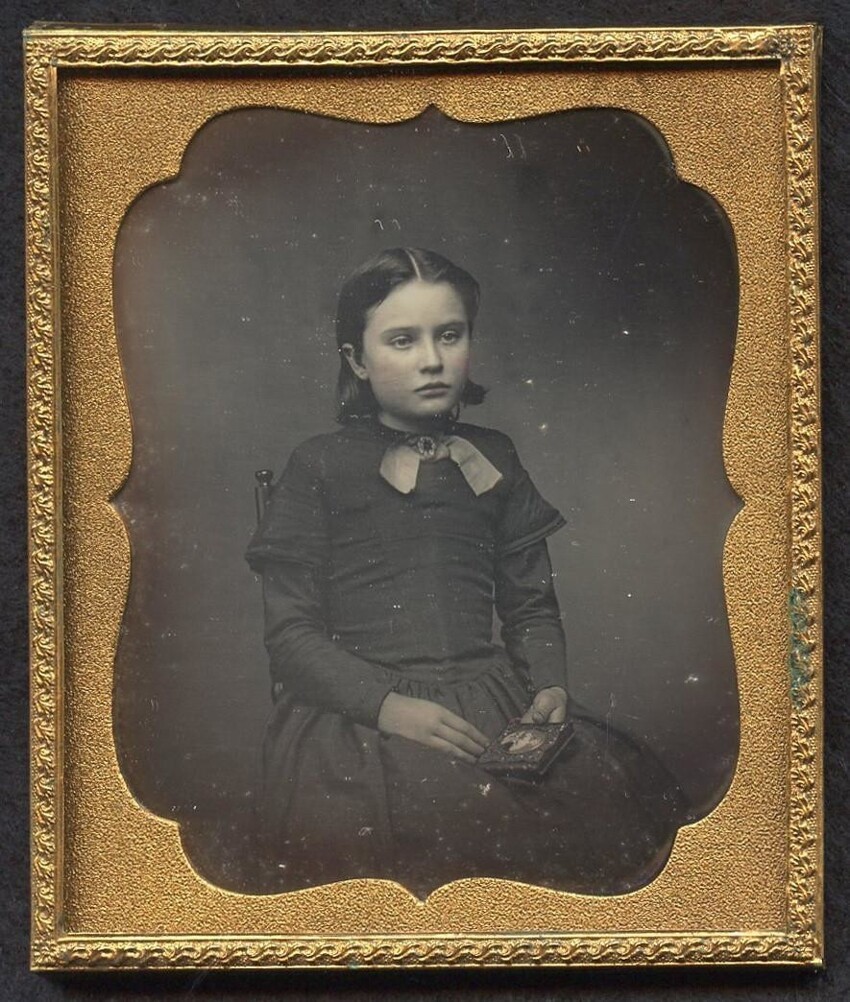 Сюда же подтянулись и портретные снимки. Портрет девочки, 1840 год
