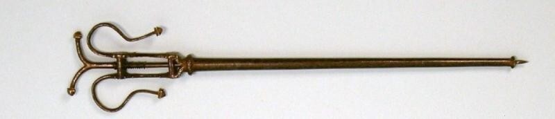Инструмент для извлечения пули, 15 век. Этот орудие следовало по пути пули в теле, а затем ввинчивалось в снаряд для удаления.