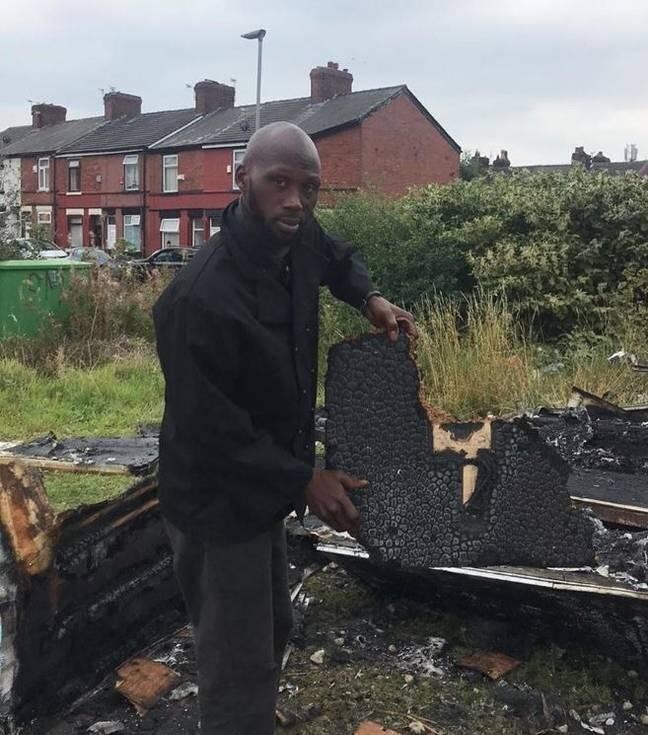 Расисты сожгли фудтрак в Манчестере, но местные жители собрали деньги на новый