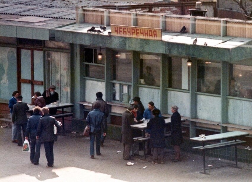 Суровый общепит СССР: 5 заведений, где можно было дешево перекусить
