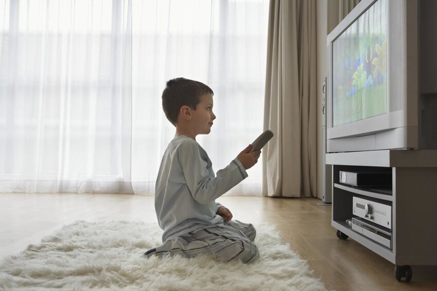 Вред от просмотра телевизора малышами до трех лет