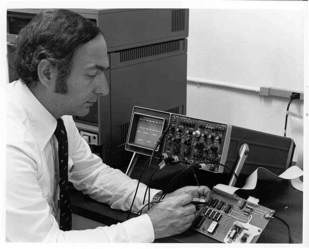 Одним из троих изобретателей знаменитого первого микропроцессора Intel 4004 был Стенли Мазор
