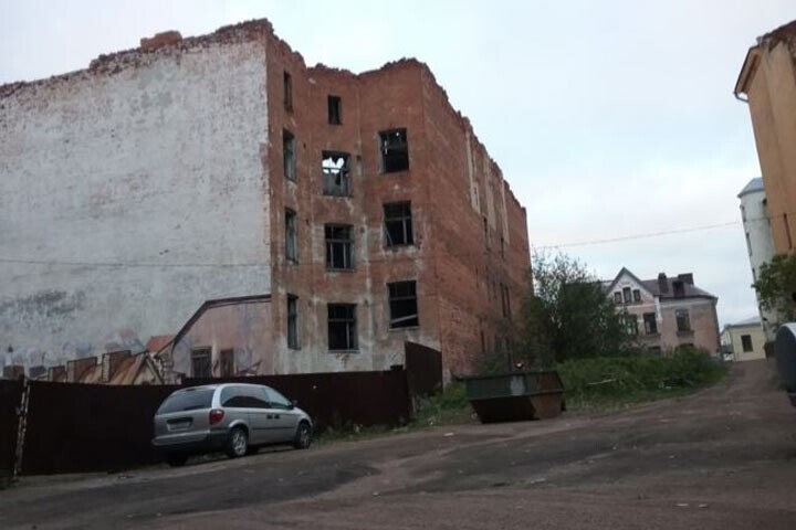 Здесь об убиенном подробно: https://19rus.info/index.php/proisshestviya-i-kriminal/item/139528-eto-byla-nastoyashchaya-mafiya-za-chto-ubili-deputata-aleksandra-petrova
