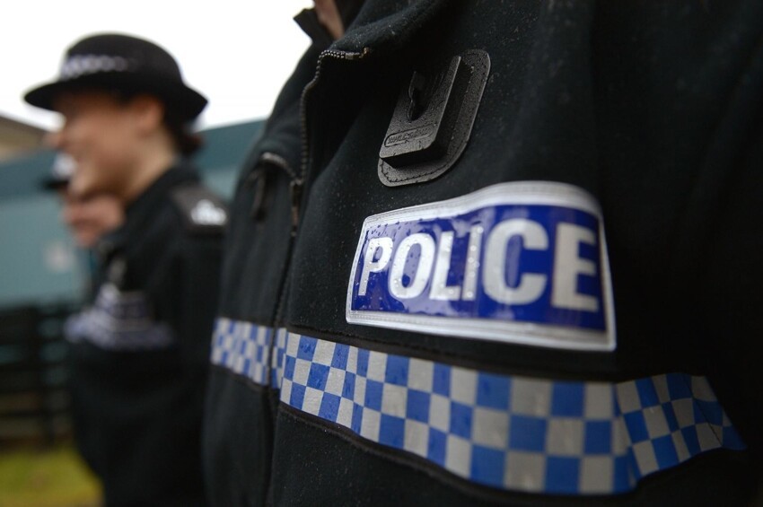 Полиция Британии будет следить в Рождество, чтобы семьи не собирались вместе