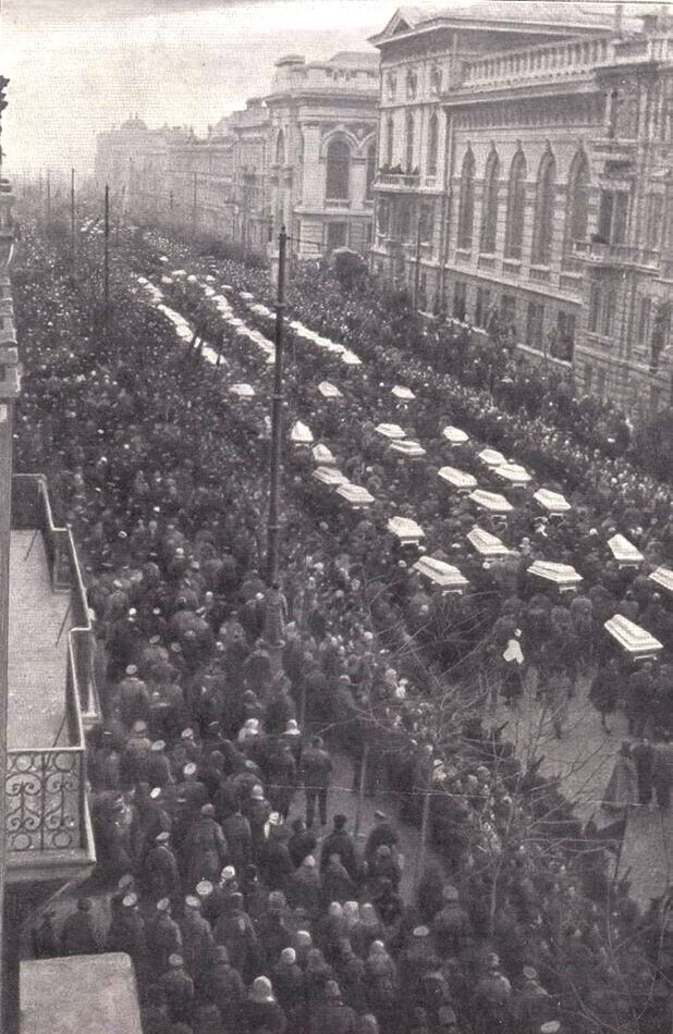 Одесса. Похороны жертв одесской ЧК после освобождения города Добровольческой армией, 1919 год