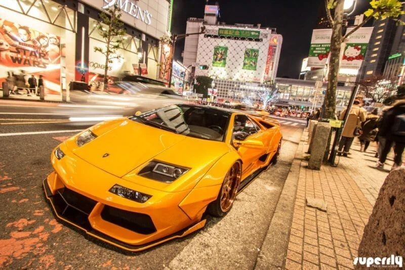 Сделано в Японии! Расширенный Lamborghini Diablo на улицах Токио