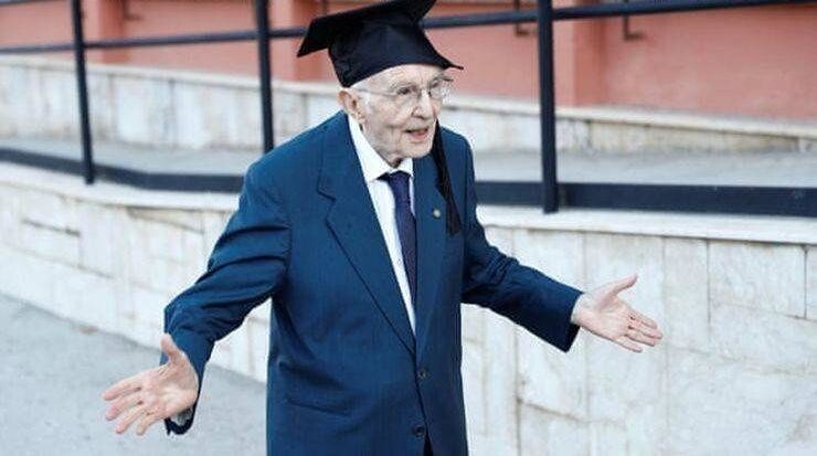 Самый старый выпускник Италии окончил школу в 96 лет