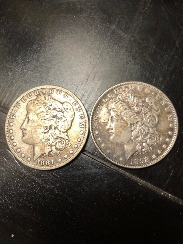 1. «Нашёл в своей копилке две монеты по 1 доллару 1881 и 1898 годов»