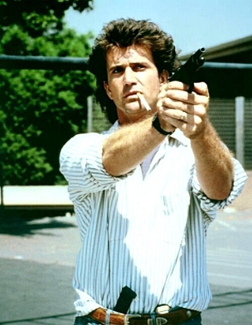Мел Гибсон на съемках фильма «Смертельное оружие» режиссера Ричарда Доннера.