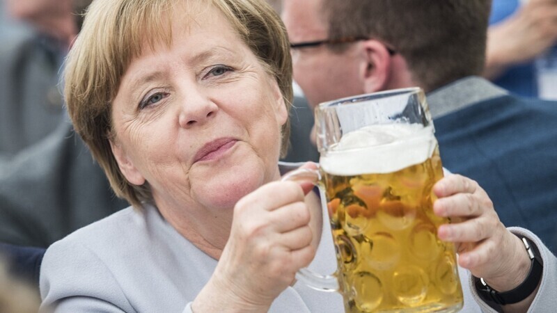 Меркель больше не нальют: берлинская пивнушка внесла фрау в «черный список»