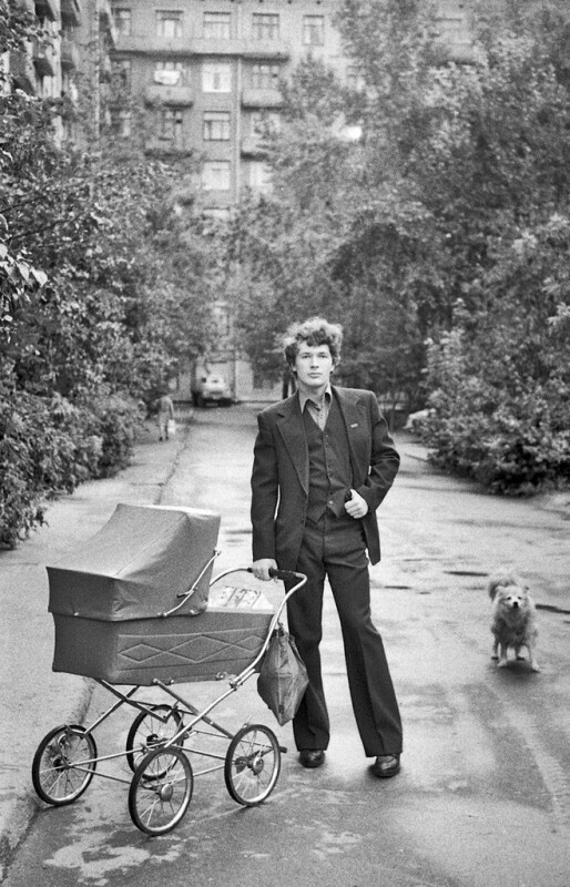Молодой отец. Москва, 1980