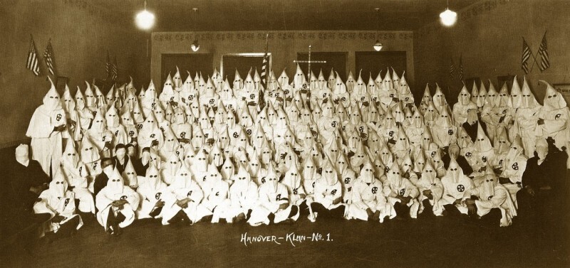 Собрание членов Ку-клукс-клана. США, 1924 год.