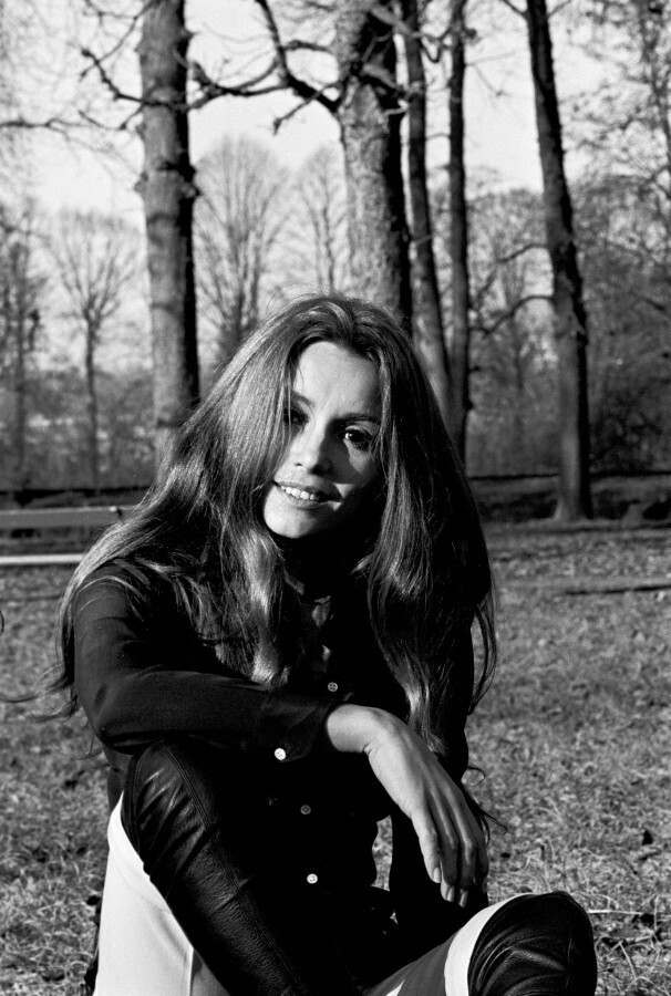 24 ноября 1970 года. Французская актриса Кристин Коше, первая жена режиссера Клода Лелуша. Фото Jean-Claude Deutsch.