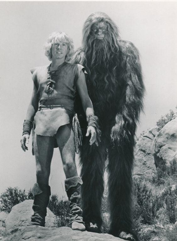 Актер Рей Янг в роли Бигфута (Йети). Bigfoot и Wildboy - детский телесериал в прямом эфире на канале ABC