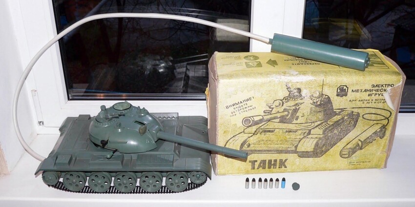 Танки, катера и даже луноходы: 18 фото редких советских электронных игрушек, о которых я даже и не мечтал в детстве