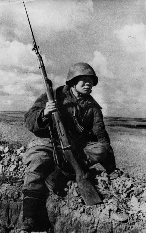 Снайпер, который видел в темноте: Максим Пассар - Герой Сталинграда, Герой СССР и Герой России