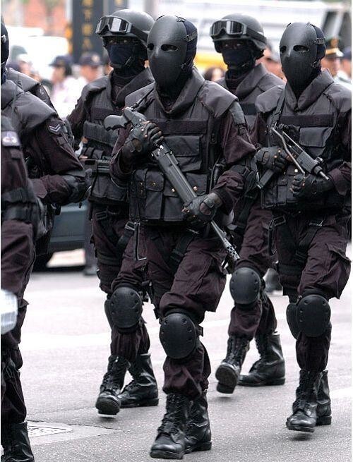 Спецназ ОКР (Тайвань) с пуленепробиваемыми масками для лица